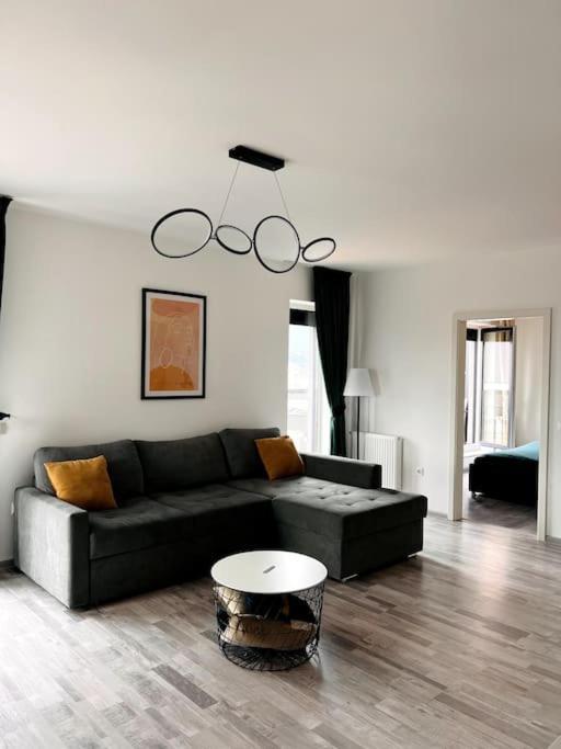 Skylark - Singapore Penthouse With Jacuzzi & Panoramic View * Brasov